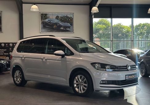 Volkswagen Touran, 2019 3