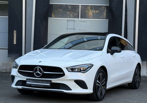 Mercedes-Benz CLA 200, 2022