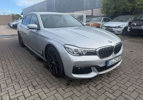 BMW 740, 2018