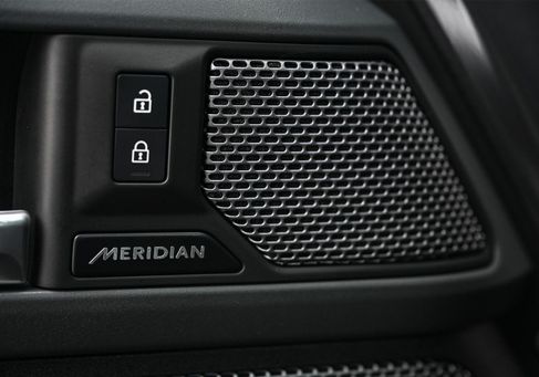 Land Rover Defender, 2024 3
