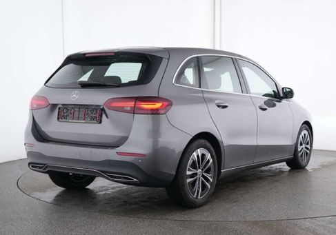 Mercedes-Benz B 180, 2025