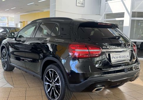 Mercedes-Benz GLA 200, 2018 3