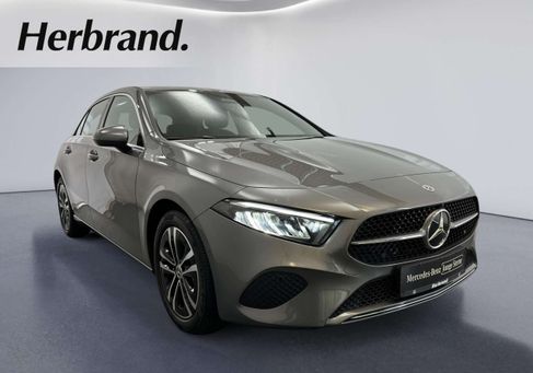 Mercedes-Benz A 180, 2025 2