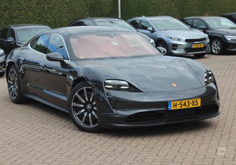 Porsche Taycan, 2020
