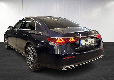 Mercedes-Benz E 300, 2026 3