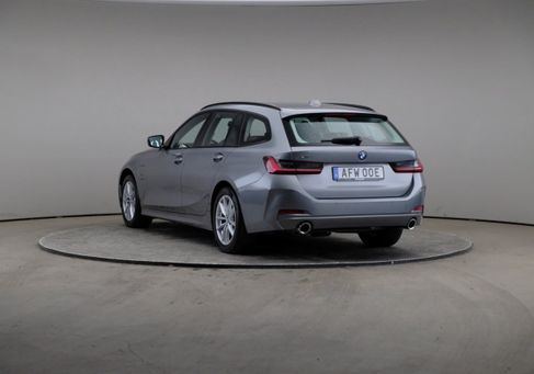 BMW 330, 2023
