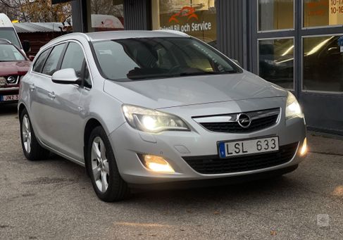 Opel Astra, 2011