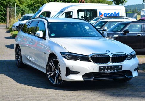 BMW 330, 2021