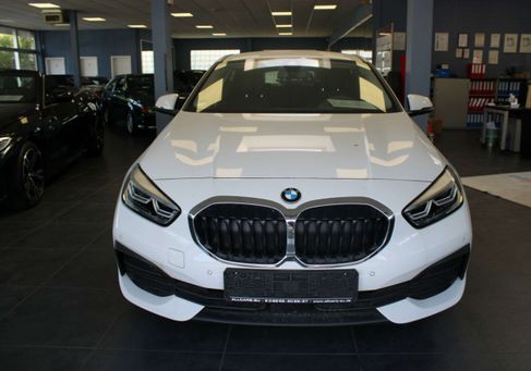 BMW 118, 2022