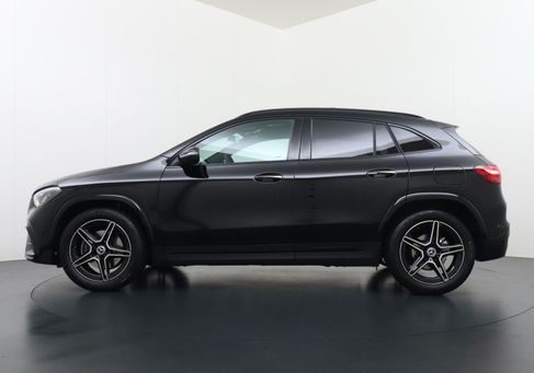 Mercedes-Benz GLA 180, 2025