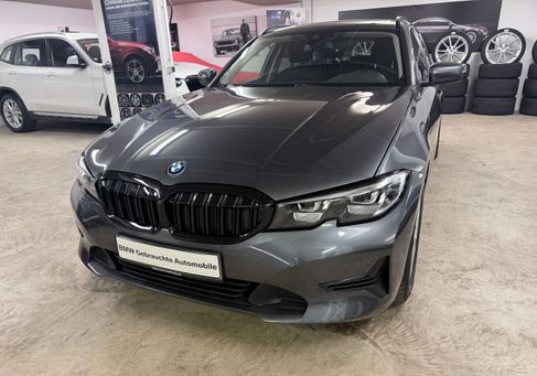BMW 330, 2022