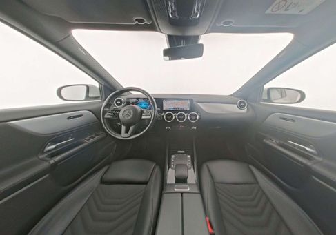 Mercedes-Benz GLA 200, 2021