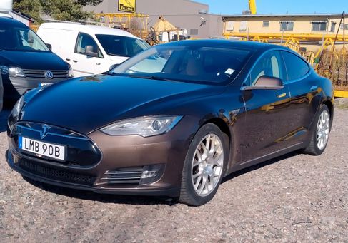 Tesla Model S, 2014