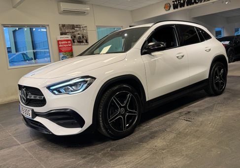 Mercedes-Benz GLA 200, 2021