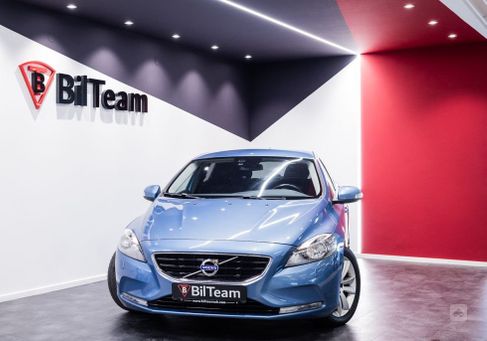 Volvo V40, 2015