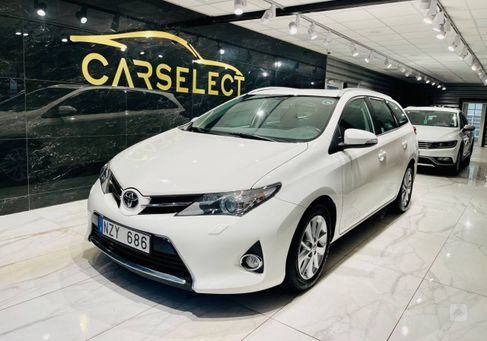 Toyota Auris Touring Sports, 2013