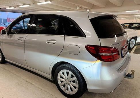 Mercedes-Benz B 180, 2016