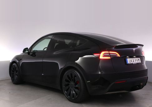 Tesla Model Y, 2023 3