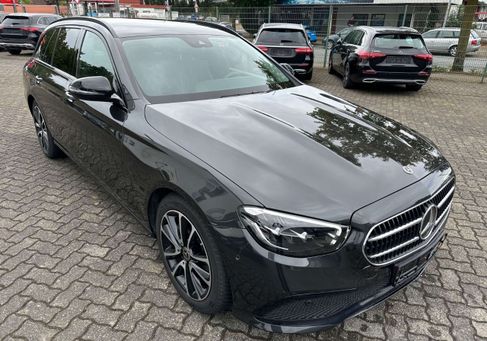 Mercedes-Benz E 220, 2022