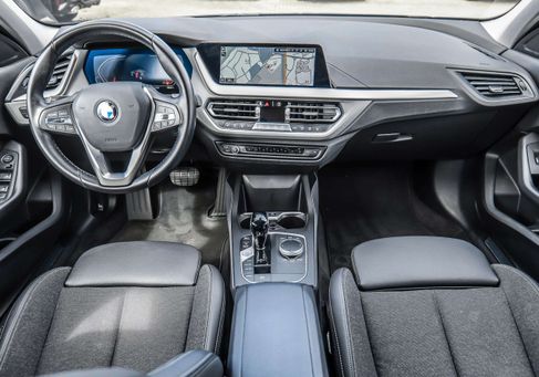 BMW 118, 2022