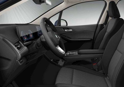 BMW 216, 2025 3