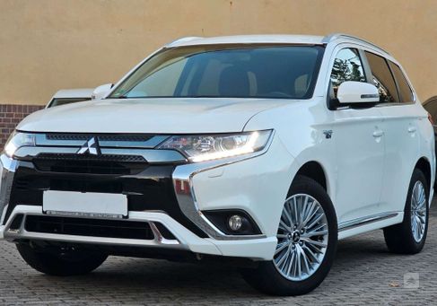 Mitsubishi Outlander, 2020