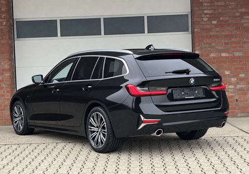 BMW 330, 2021 3