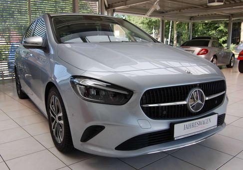 Mercedes-Benz B 180, 2025