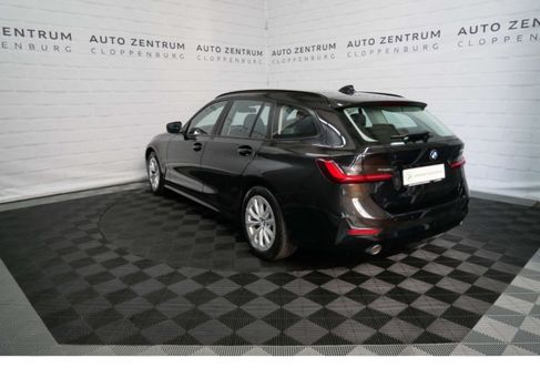 BMW 318, 2022