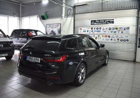 BMW 330, 2021