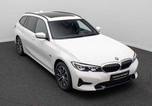 BMW 330, 2022