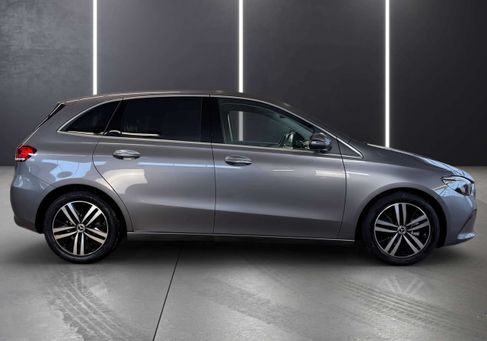 Mercedes-Benz B 200, 2022