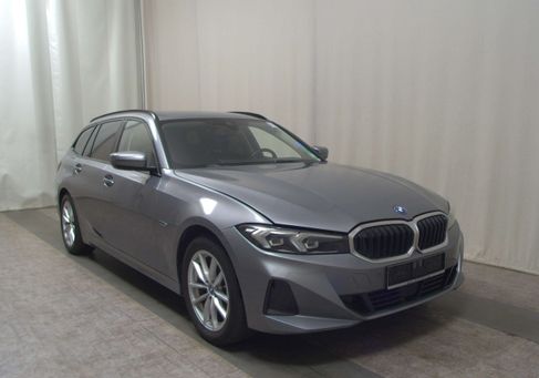 BMW 330, 2023