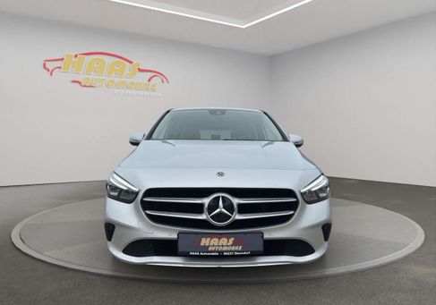 Mercedes-Benz B 180, 2022
