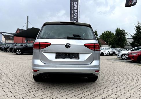 Volkswagen Touran, 2021 3