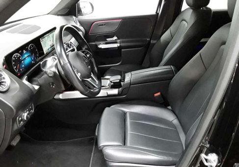 Mercedes-Benz GLB 200, 2022