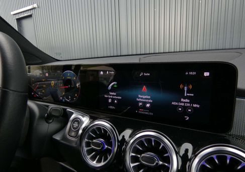 Mercedes-Benz GLB 180, 2022