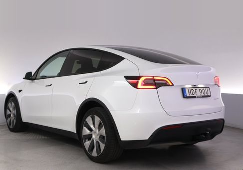 Tesla Model Y, 2021 3