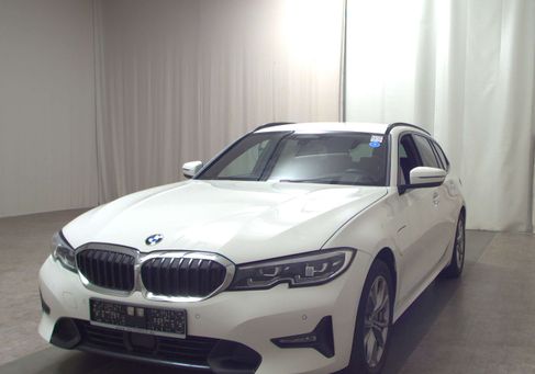 BMW 330, 2021
