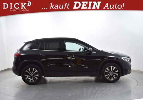 Mercedes-Benz GLA 200, 2022