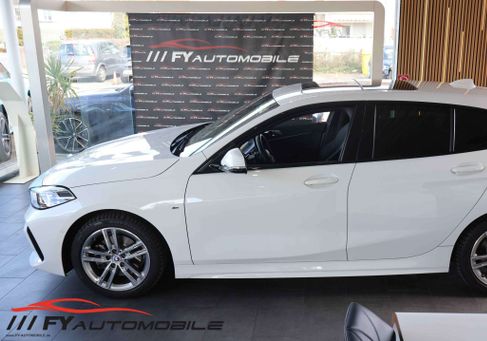 BMW 118, 2022