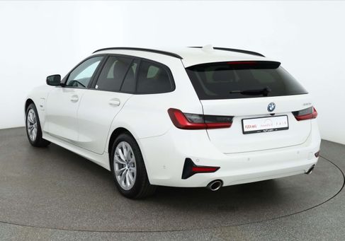 BMW 330, 2022