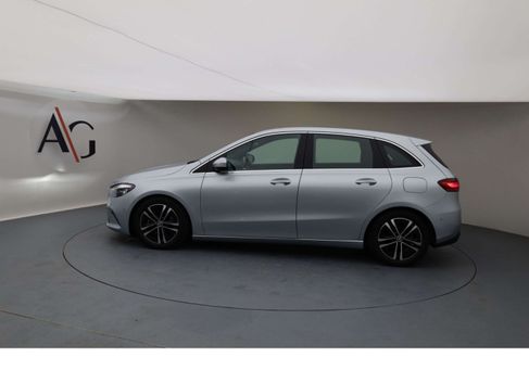 Mercedes-Benz B 180, 2025