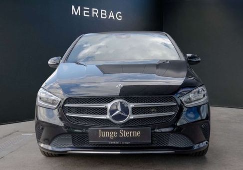 Mercedes-Benz B 180, 2022