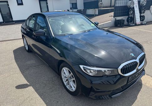 BMW 330, 2022
