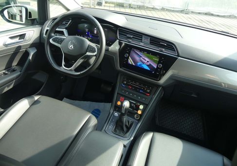 Volkswagen Touran, 2023 3
