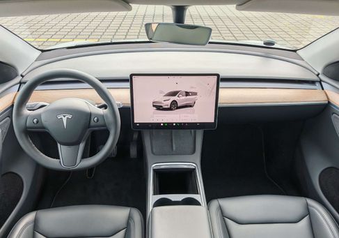Tesla Model Y, 2023