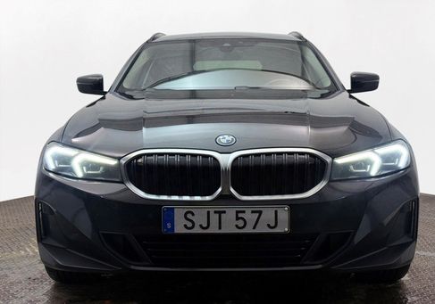 BMW 330, 2023