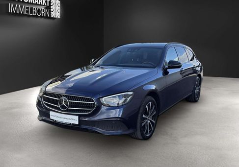 Mercedes-Benz E 300, 2022 3