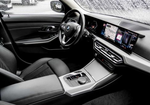 BMW 318, 2023
